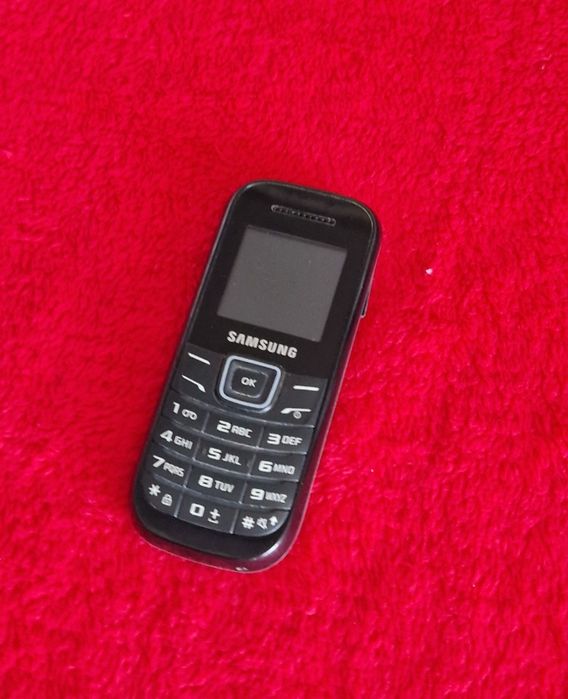 Telefon Samsung cu butoane.  Pret/ bucata
