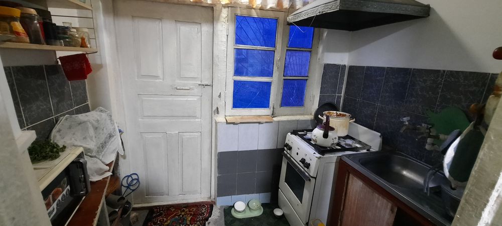 Квартира продаётся в Пахтазоре, 3 комнатная, 1-этаж, с мебелью и техни