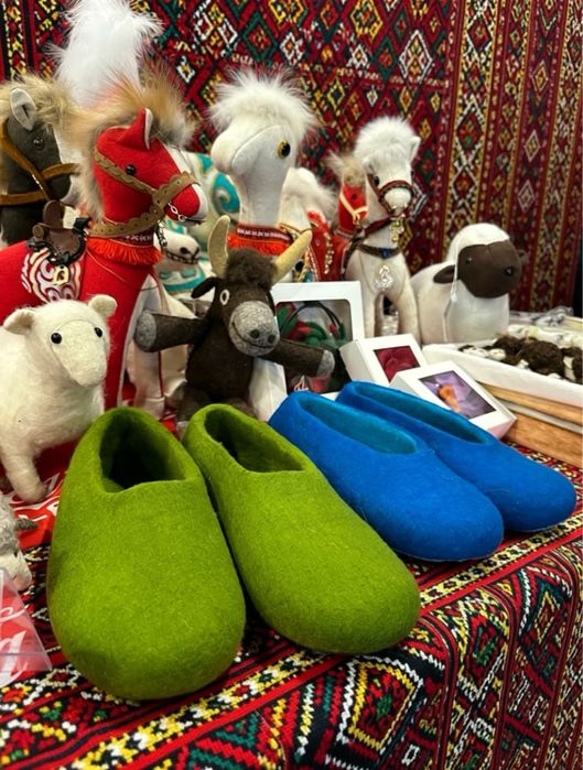 продаем игрушки сувениры ручной работы