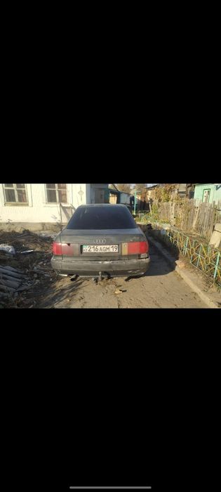 Машина Ауди 80 В4