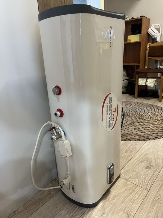 Продам Бойлер Ariston
