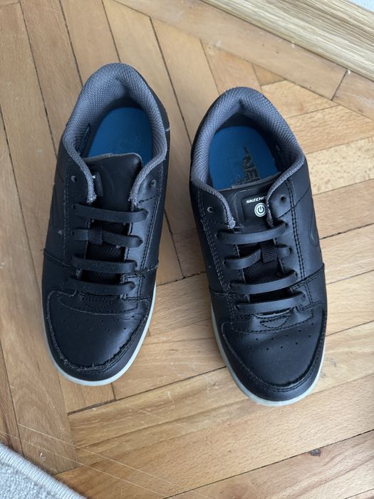 Adidasi skechers 34
