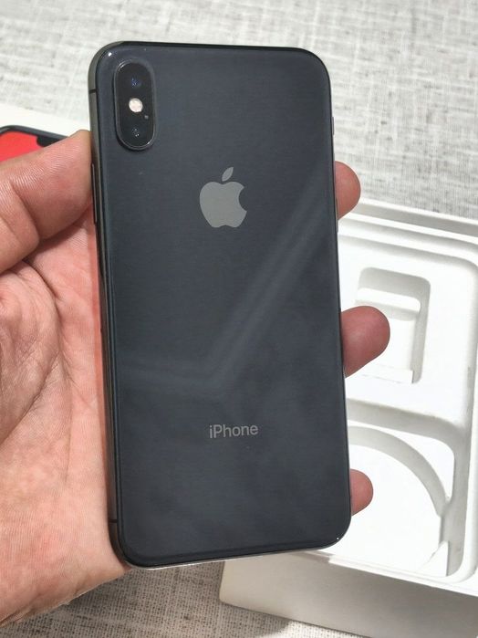 Iphone X sotiladi Rangi qora.