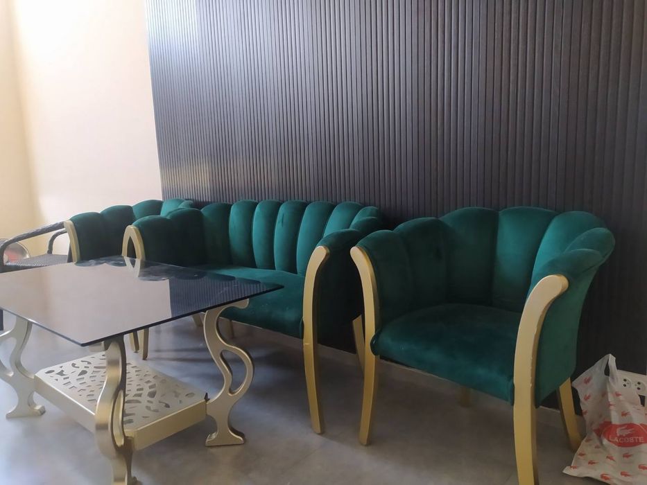 Ofis mebel srochna sotiladi