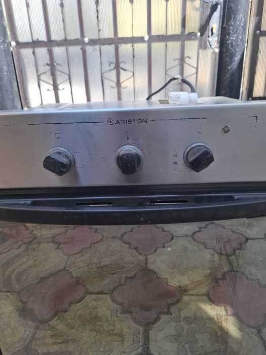 Cuptor electric Ariston incorporabil