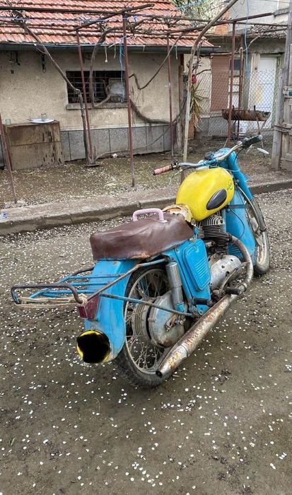 Продава се иж 350