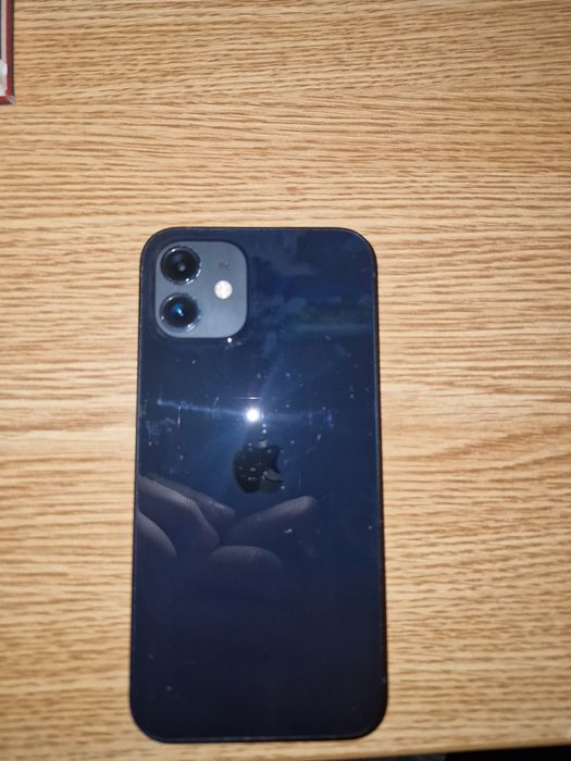 Vând iPhone 12 Impecabil