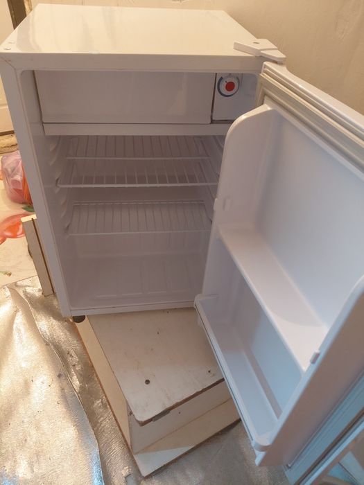 Срочно продам Холодилтник Renova