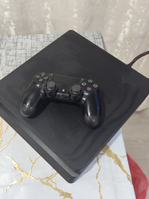 Продается приставка PS4