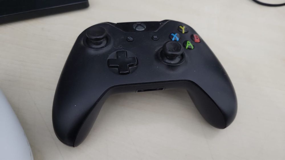 Xbox one 512gb+1tb 2 геймпада