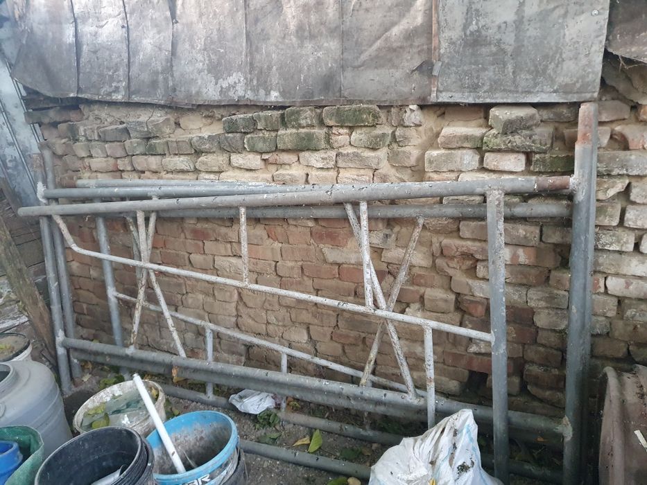 "Vând lot 4 cadre schelă metalică ideale pentru lucrări casnice / mici refaceri".