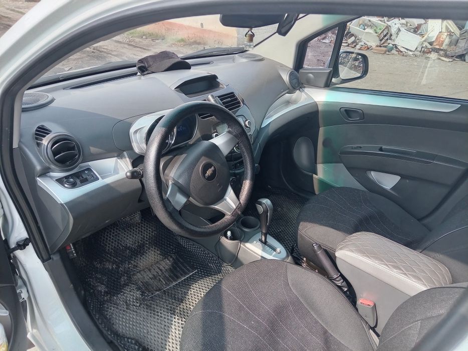 Продаю машину спарк автомат