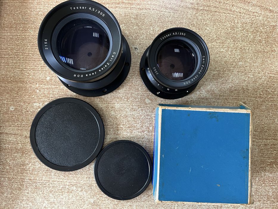 Obiectiv vintage Carl Zeiss Jena DDR 4,5 / 300 pentru cameră foto de lemn