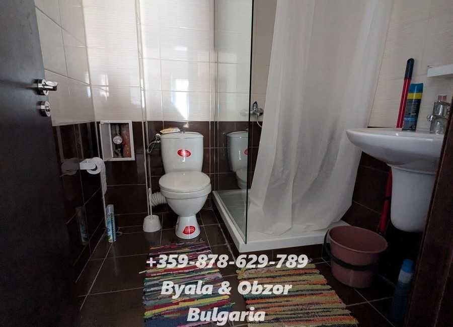 Просторен двустаен апартамент с камина