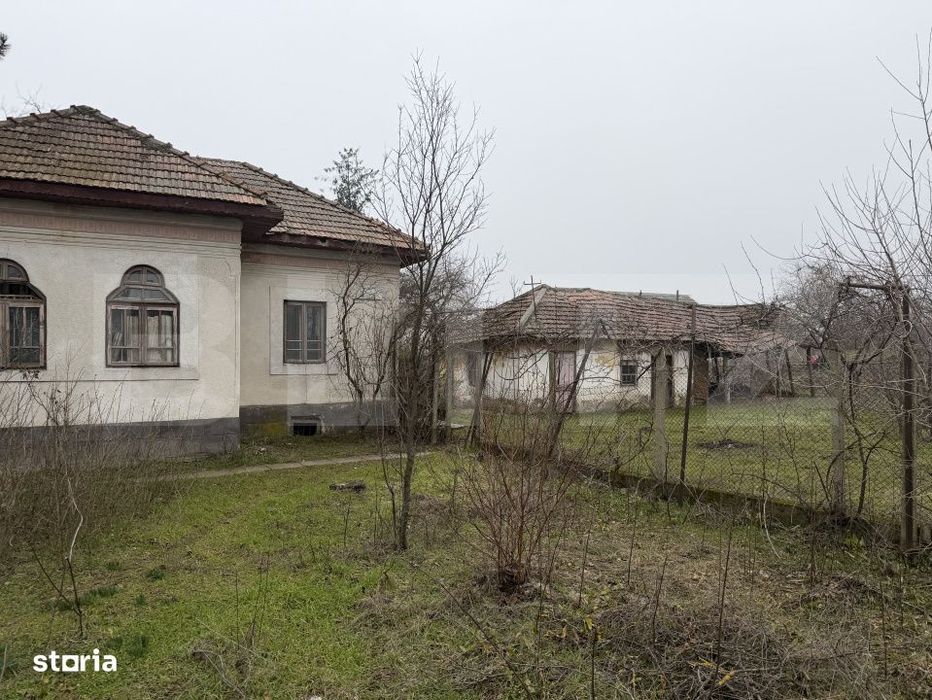 Casa parter 2714 mp teren, front 104 ml, strada principala Caciulatest