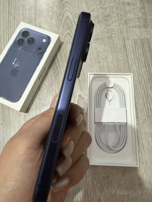 Продам iphone 17 pro blue 256 gb