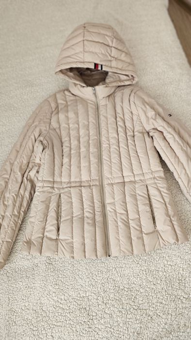 Дамско яке на Tommy Hilfiger