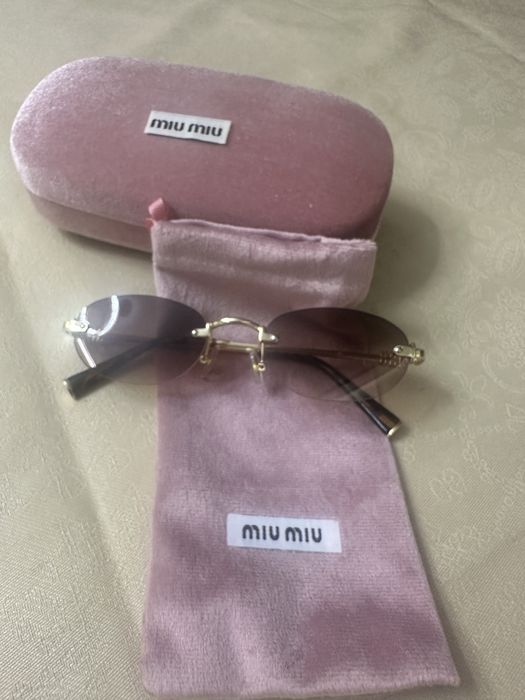 Продам новые Очки miumiu