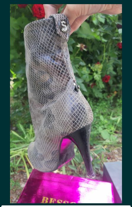 Срочно продаю полусапожки рр 36 б/у