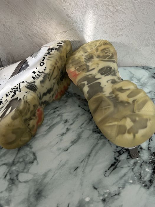 Женские кроссовки