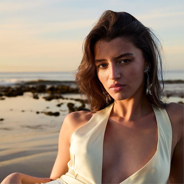 Сатенена дамска рокля