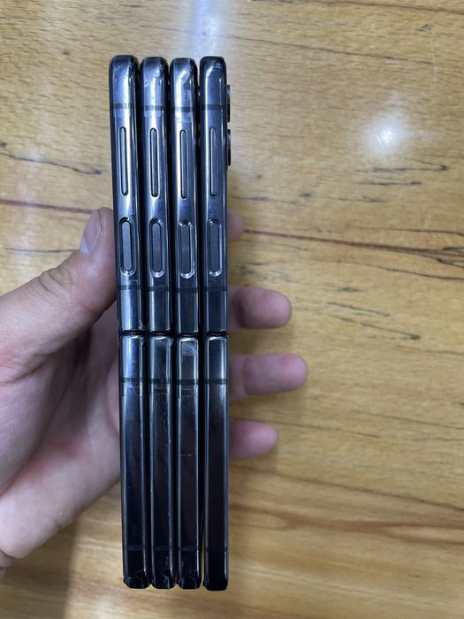 Samsung Z flip 4. 8/256gb