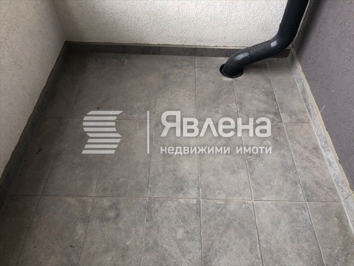 Тристаен апартамент с голяма всекидневна до ключ!