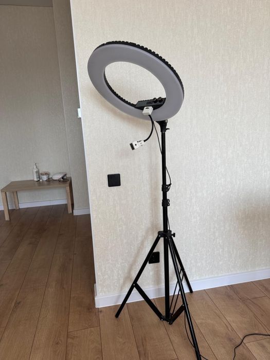 Продам кольцевую лампу