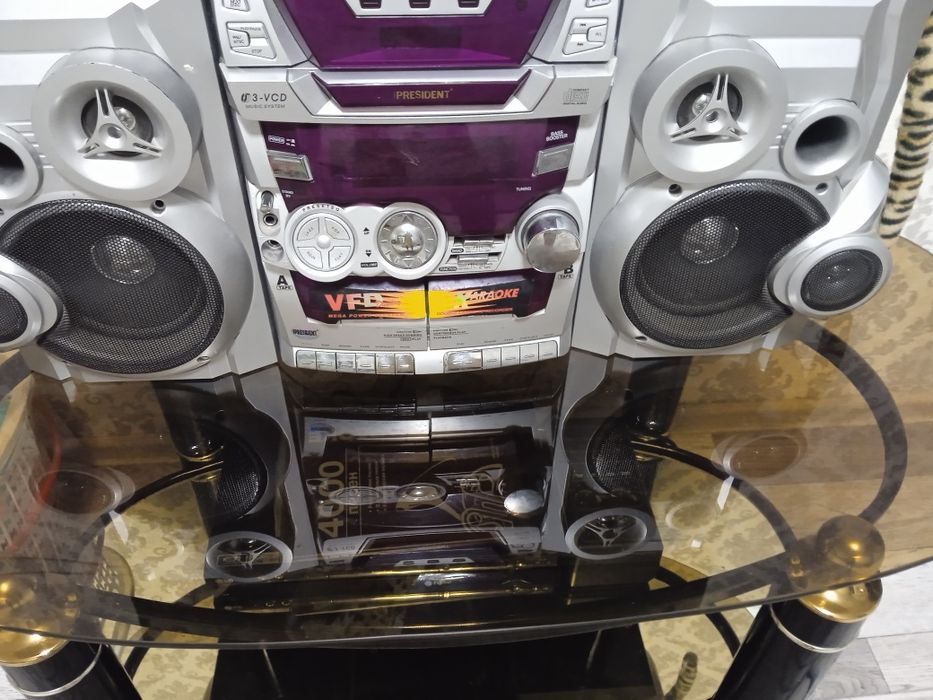 Продам диван и музцентр