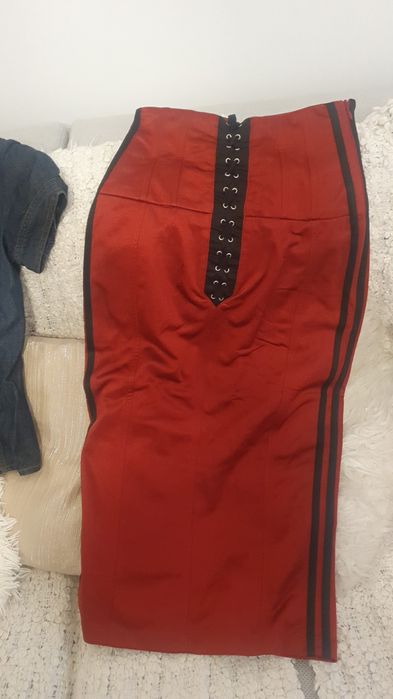 Fusta cu talie inalta