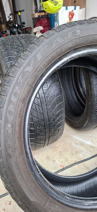 Vand 2 anvelope all-season Goodyear Vector 4Seasons 205/50R17 89V M+S