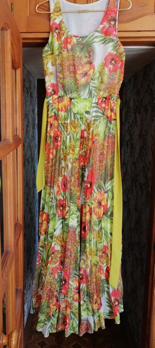 Продам очень нарядное вечернее платье