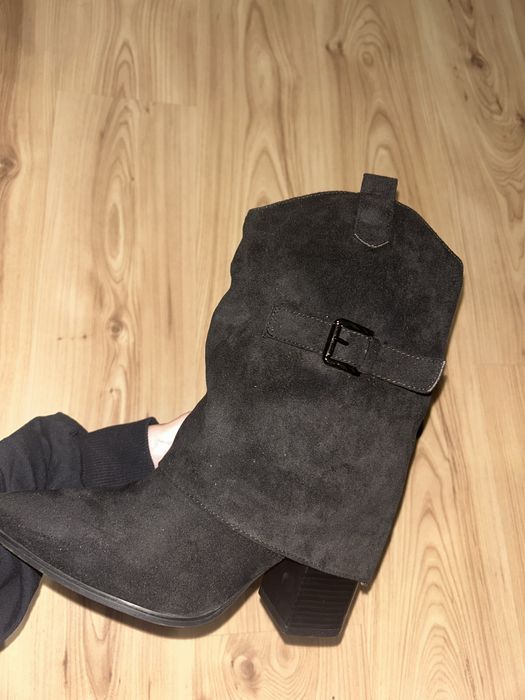 Дамски велурени боти с ток