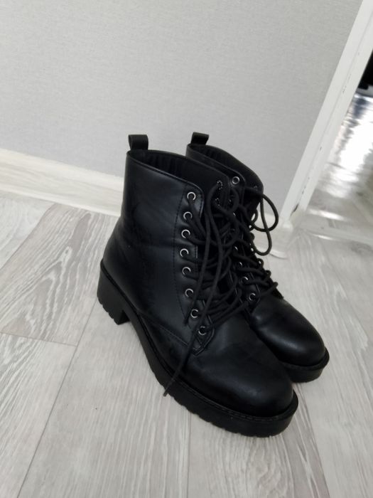 Продам демисезон ботинку