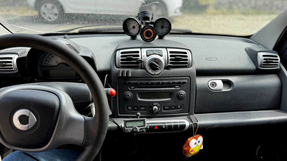 Smart ForTwo 451 (2009) Euro 5, Tinuta in garaj, Benzina, Cutie automata, AC, scaune incalzite, Cauciucuri si Baterie noi, Proprietar de 4 ani etc