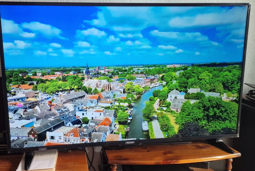 Продавам 55 инча 4К, нов смарт ТВ Pioneer Xumo