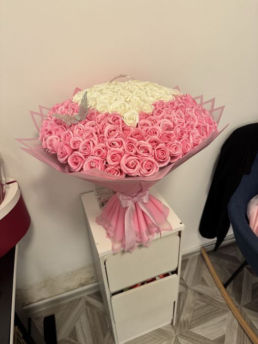 Buchete din trandafiri de sapun parfumati  si  cu sclipici