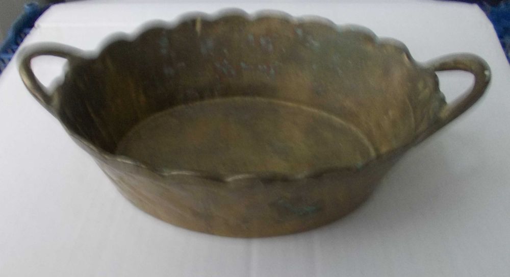 Vas vechi din bronz masiv