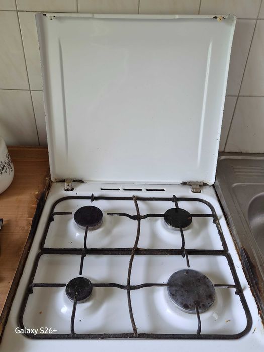 Газовую плиту продам