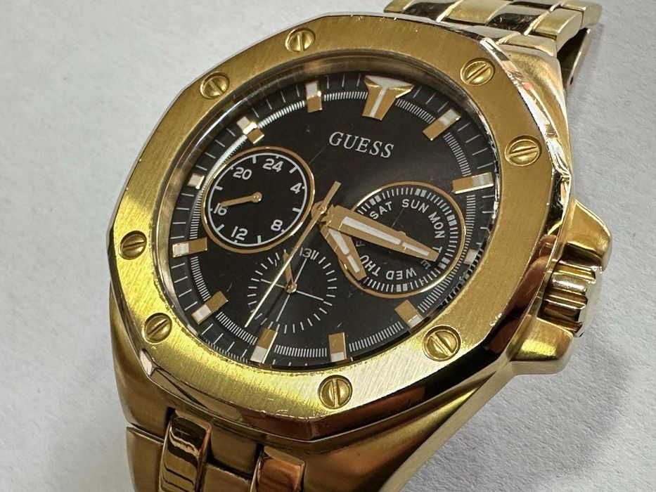 Продавам мъжки часовник Guess GW0278G2