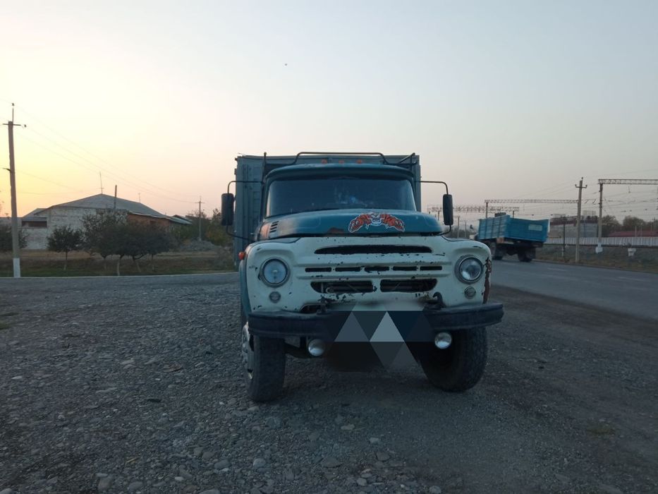 Zil sotiladi.                          ,