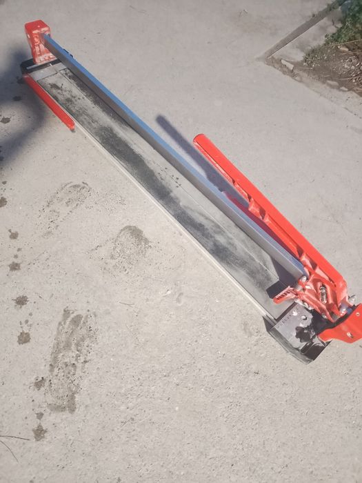 Плиткарезы две штуки двух размеров