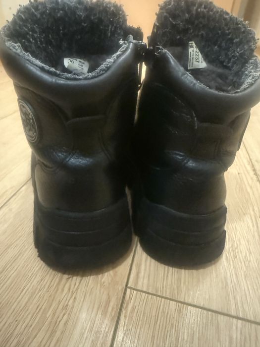Продам ботинки  зимние для мальчика