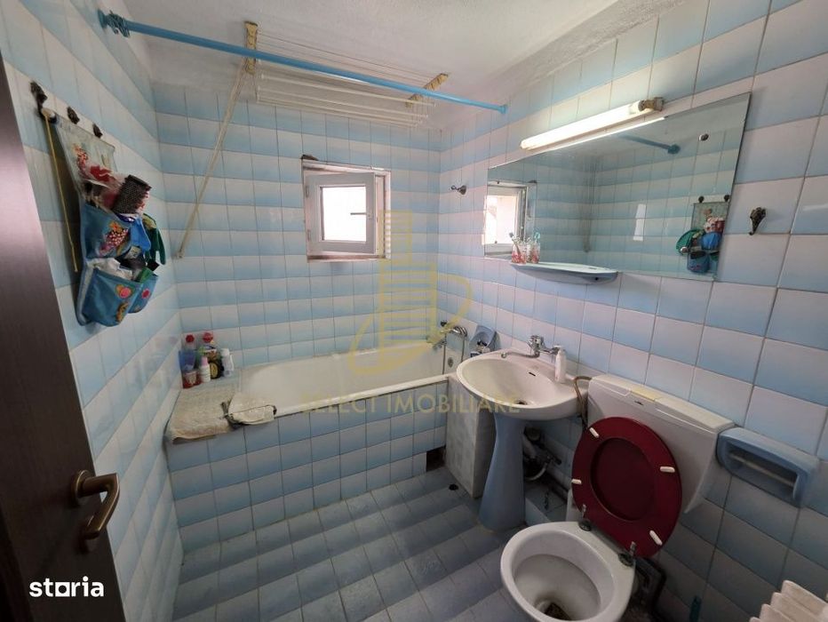 Apartament de 3 camere, decomandat, 66 mp., zona Sens