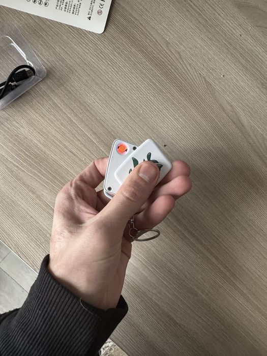 Продам зажигалки новые