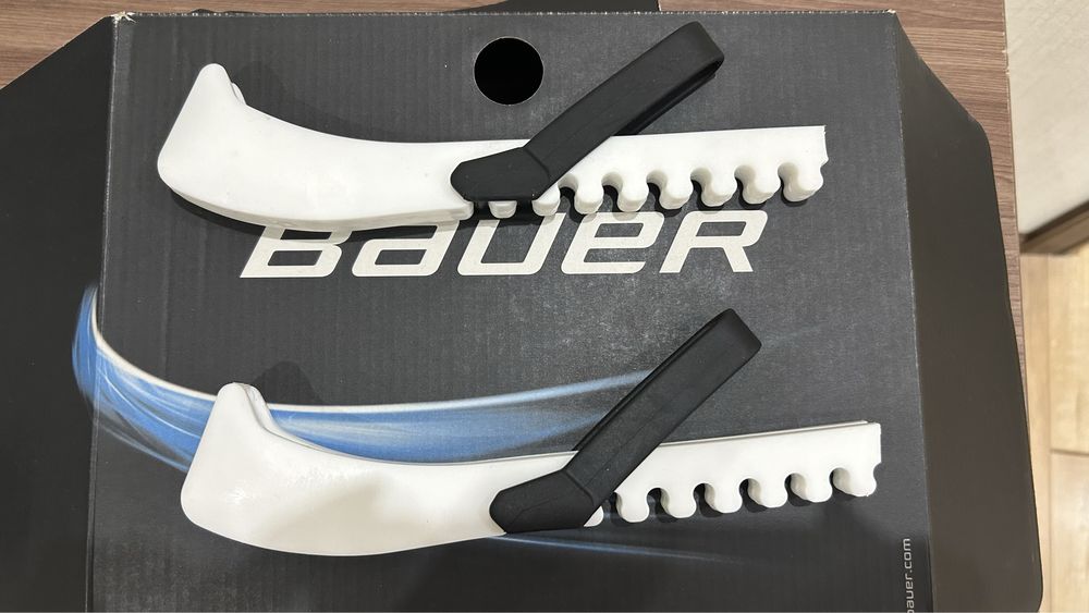 Коньки хоккейные