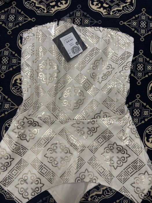 Продам корсет новый