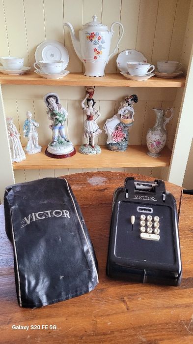 Порцеланова ръчно рисувана маска  за стена