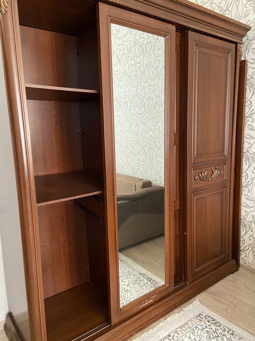 Продам шкаф  красное дерево