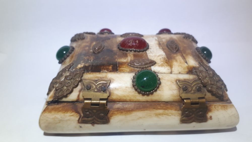 Кутия за бижута от камилска кост